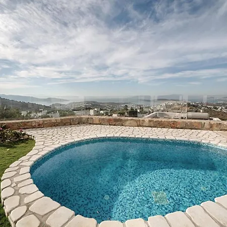 Posh-2 Br Private Pool Garden Floor Appartement *