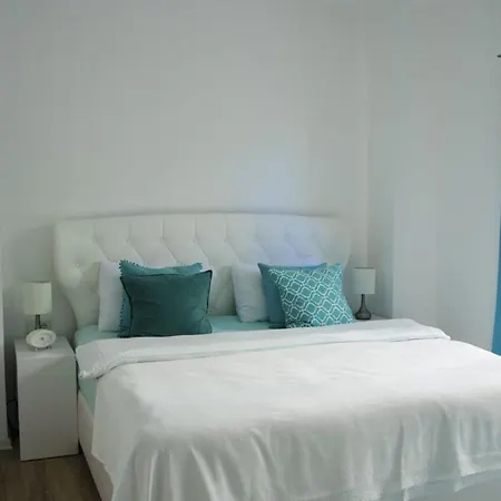 Appartement Posh-2 Br Private Pool Garden Floor *