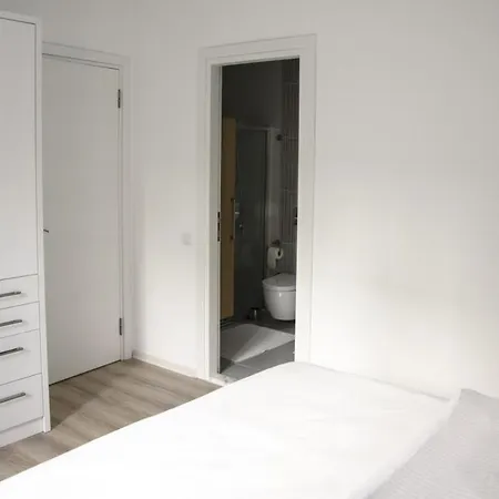 Posh- 2 Bedroom Private Pool Garden Floor Apartment *