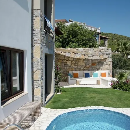 Posh-2 Br Private Pool Garden Floor *