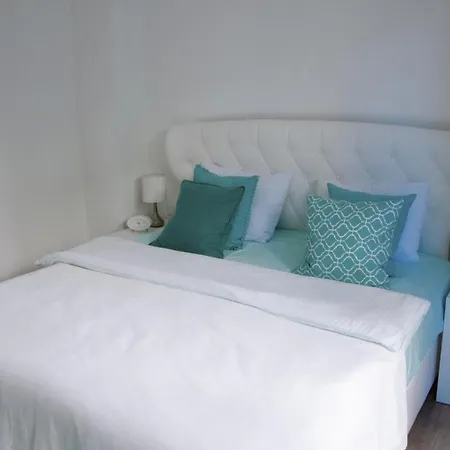 Appartement Posh-2 Br Private Pool Garden Floor