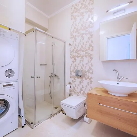 Appartement Posh-2 Br Private Pool Garden Floor *