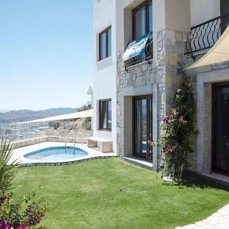 Posh-2 Br Private Pool Garden Floor Appartement