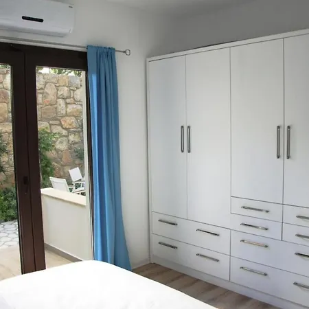 Appartement Posh-2 Br Private Pool Garden Floor *